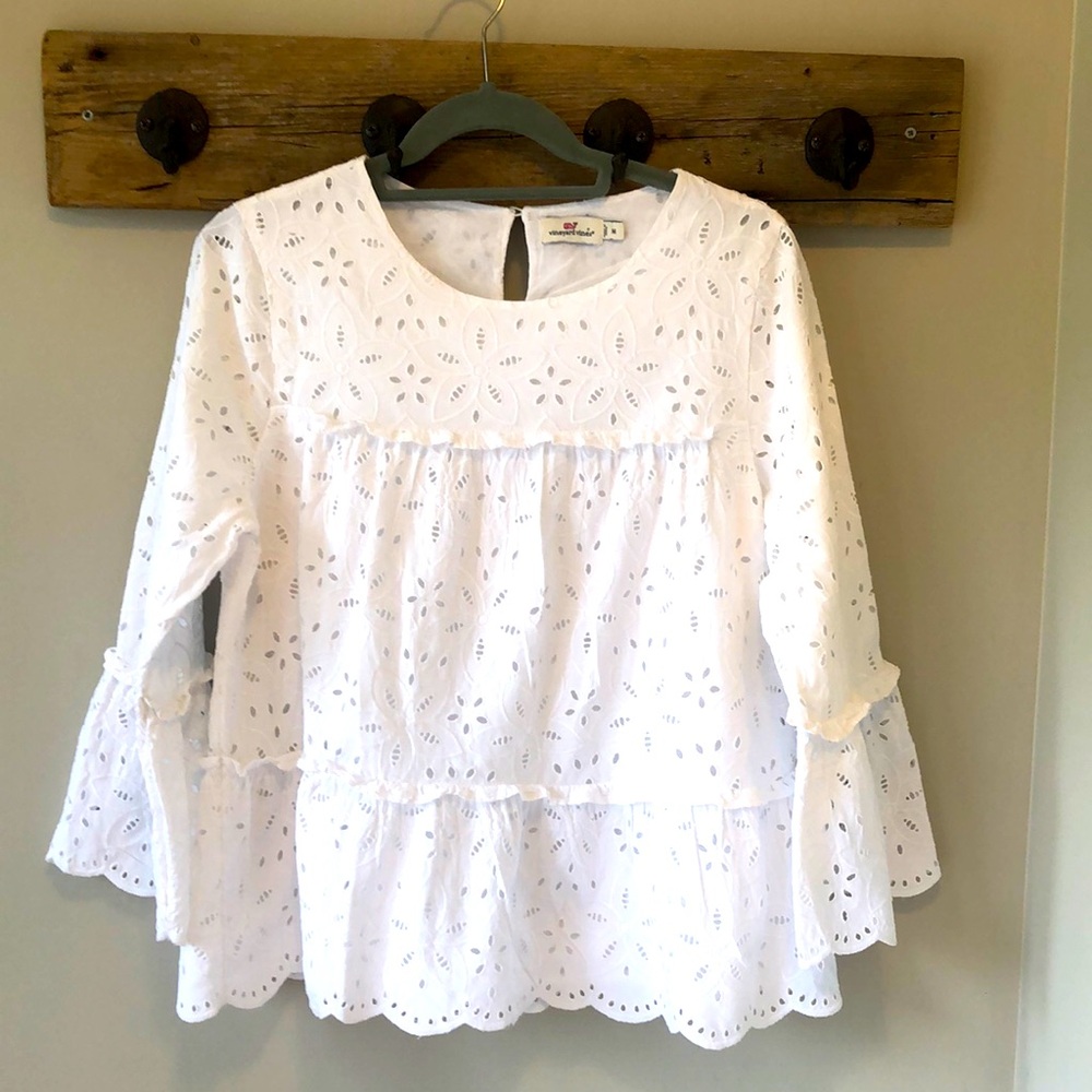 Vineyard Vines White Eyelet top